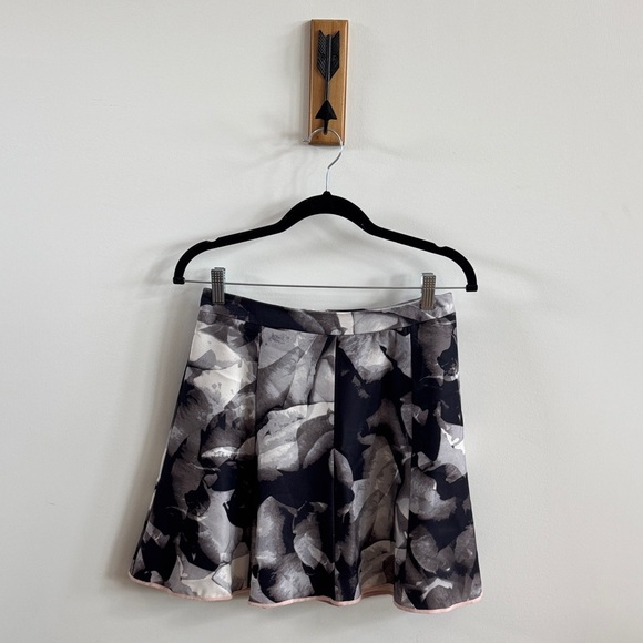Mossimo Supply Co. Monochrome Leaf Print Mini Skirt - Picture 1 of 6